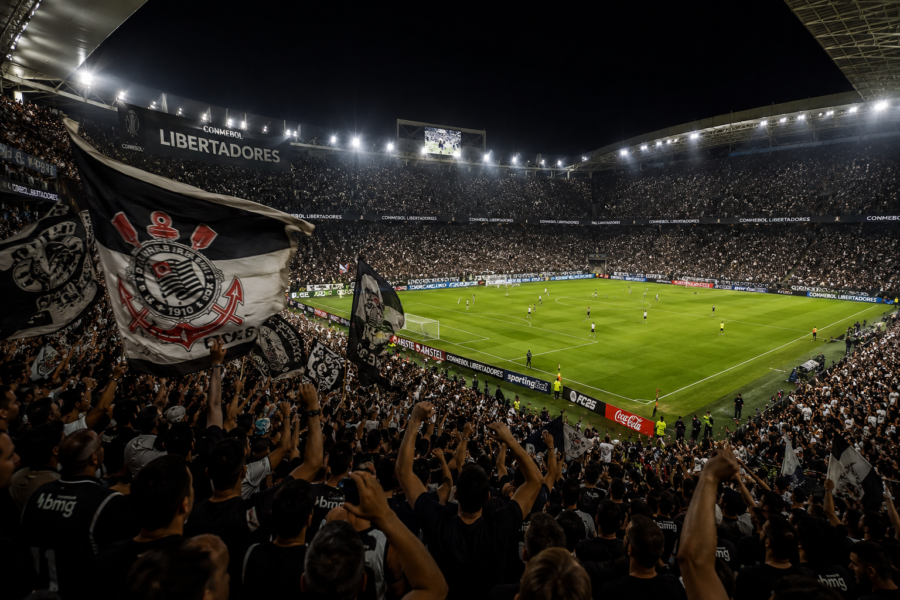Torcida em partida sul-americana — imagem ilustrativa