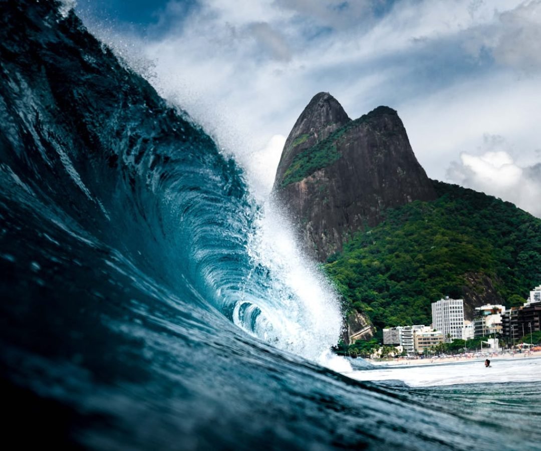 Marinha do Brasil emite alerta de ressaca com ondas de até 3 metros no Rio