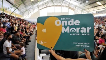 Ação da Prefeitura, em parceria com a AGEHAB, promove dignidade, segurança jurídica e valorização dos imóveis / Foto: Vitória Carvalho e Alexandre Manso