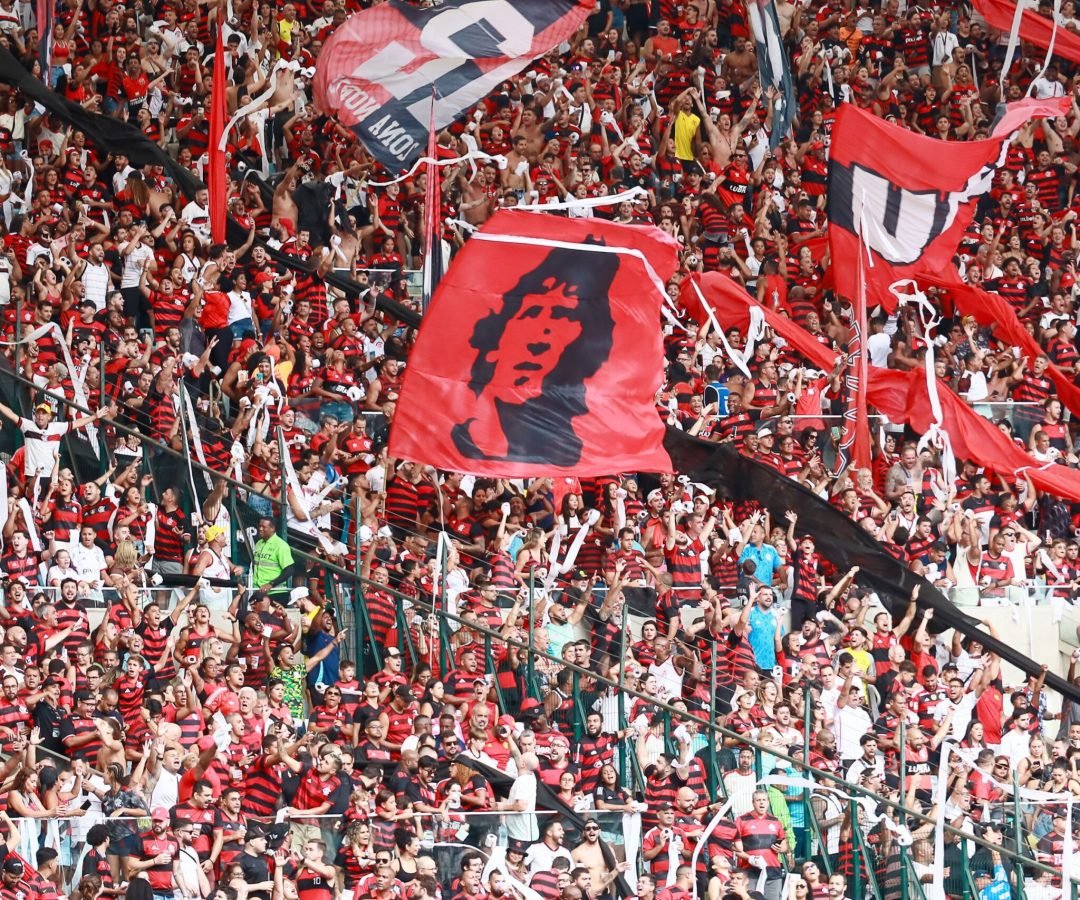 Torcida no estadio de Futebol - Foto Andre Dantas
